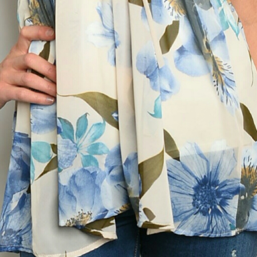 CLEARANCE! Sheer floral top - Picture 4 of 6
